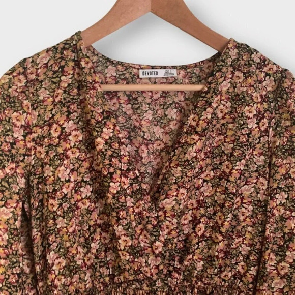 Devoted Ditsy Floral Dress - Picture 6 of 11